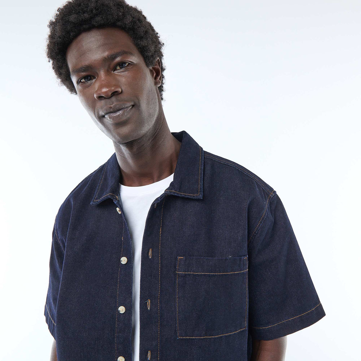 Chemise unie en jean à manches courtes BLEU