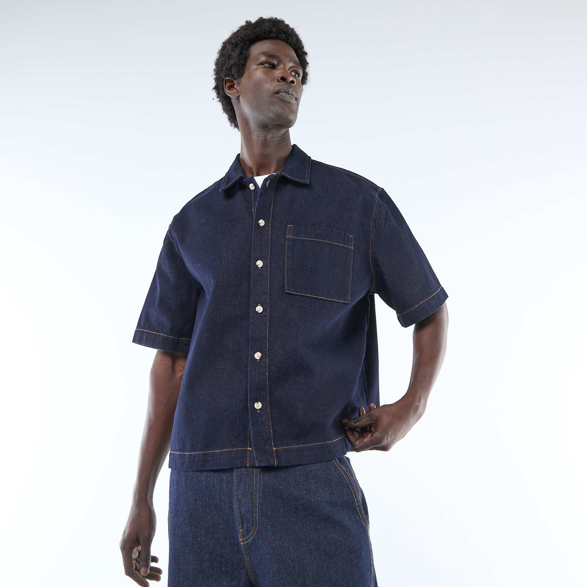 Chemise unie en jean à manches courtes BLEU