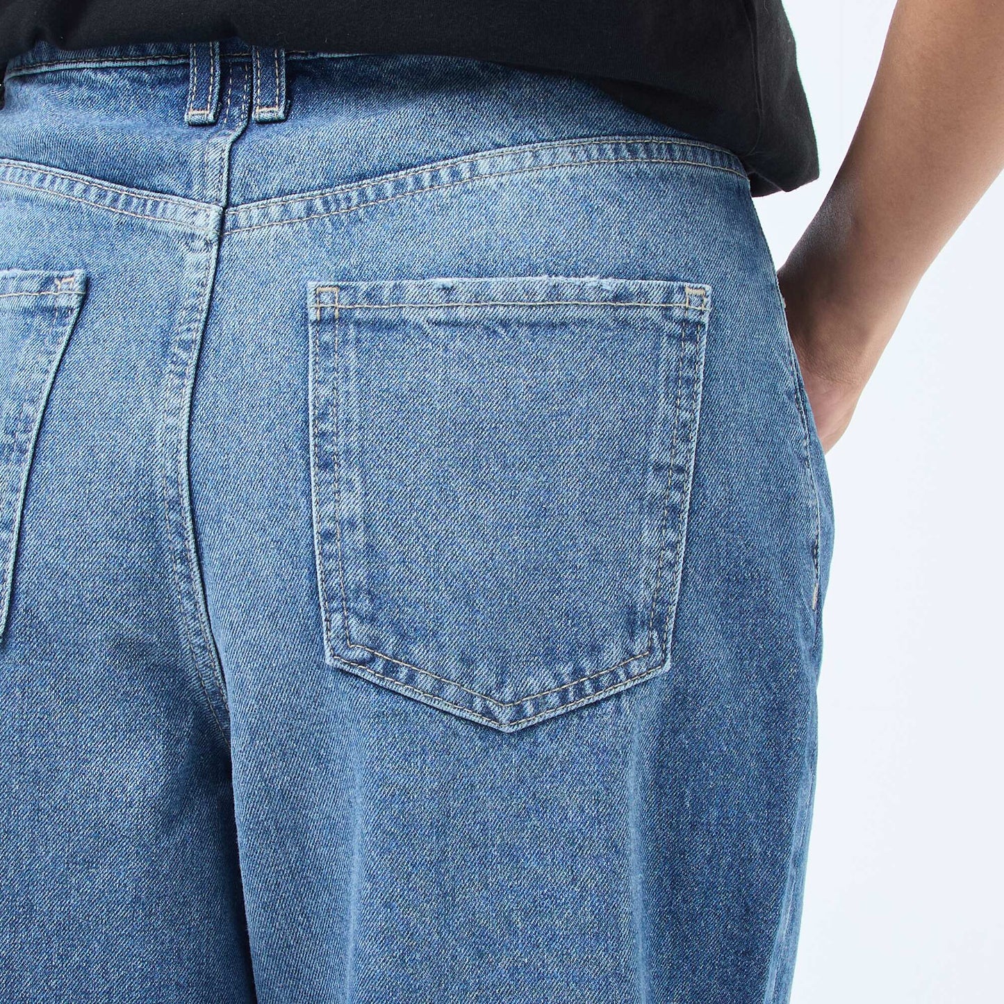 Jean regular / taille standard avec larges ourlets BLEU