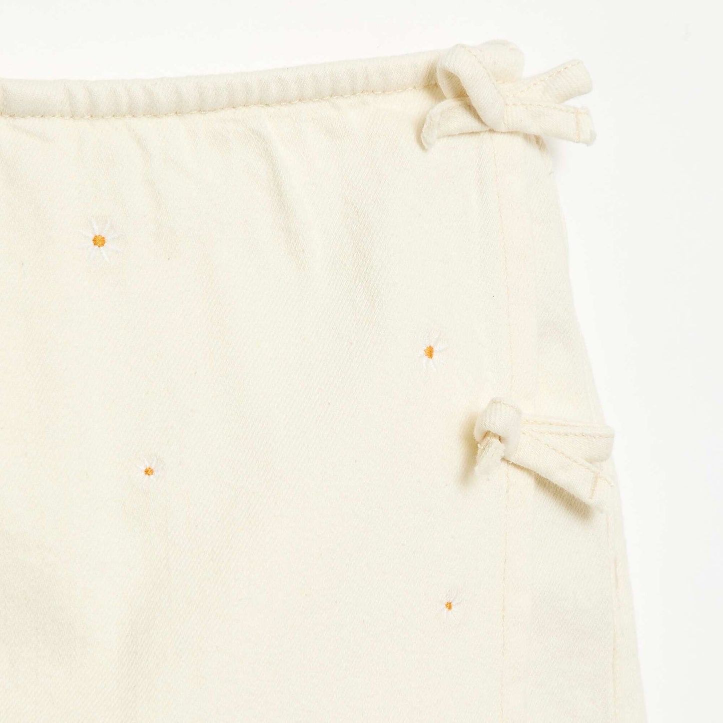 Jupe-short avec motifs brodés all over BEIGE