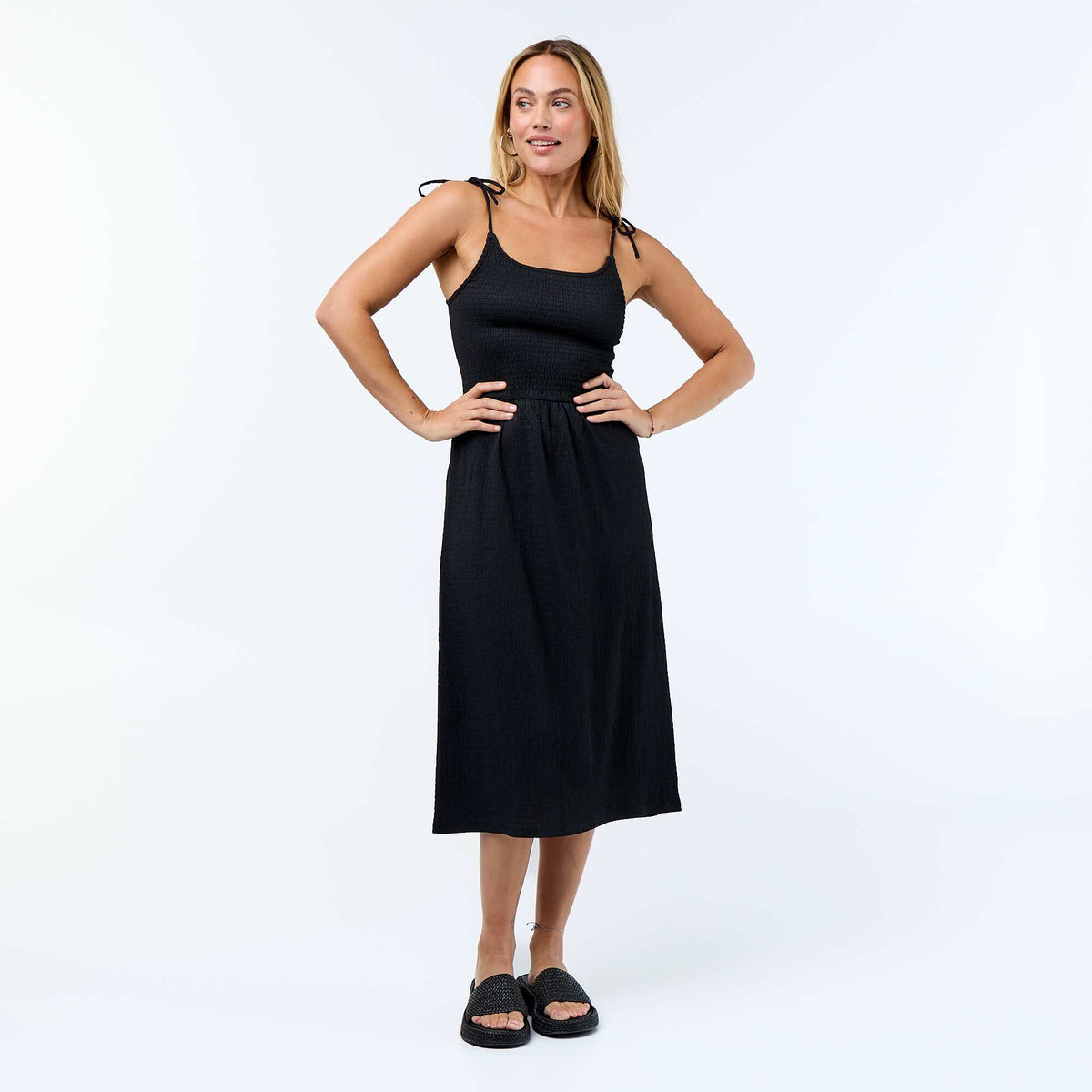 Robe courte smockée unie NOIR