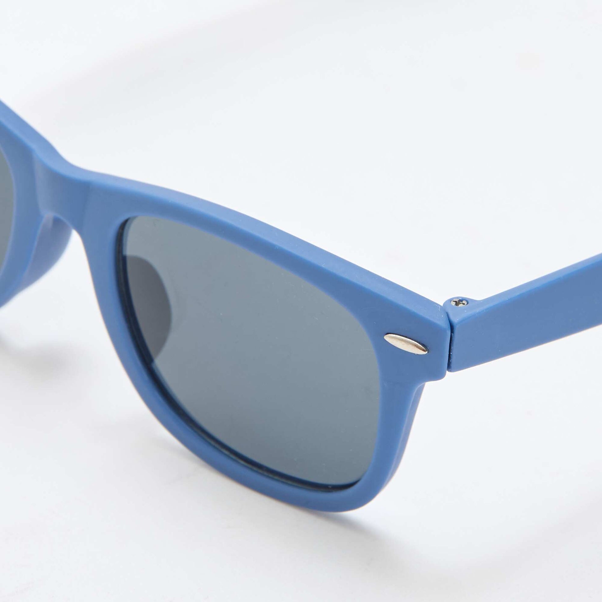 Paire de lunette de soleil classique unie BLEU