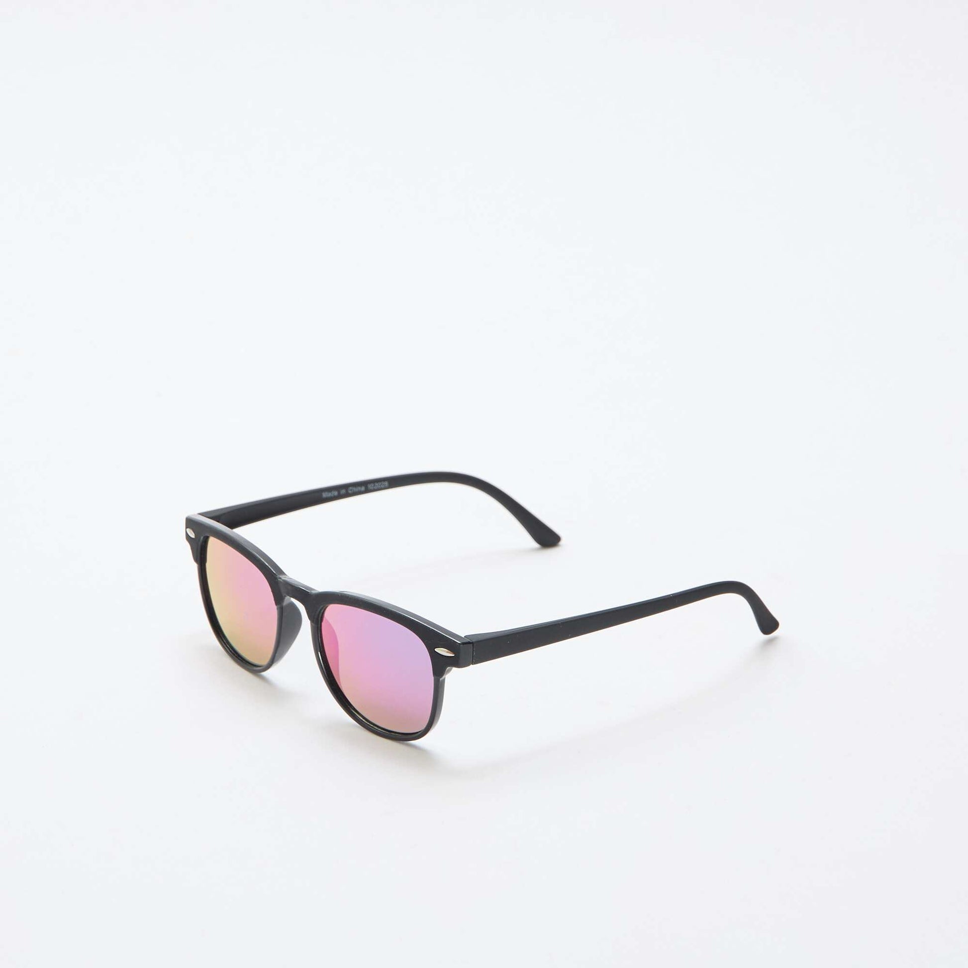 Paire de lunette de soleil classique uni NOIR