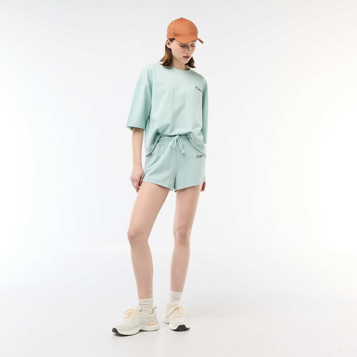 Short court en french terry avec inscription BLEU