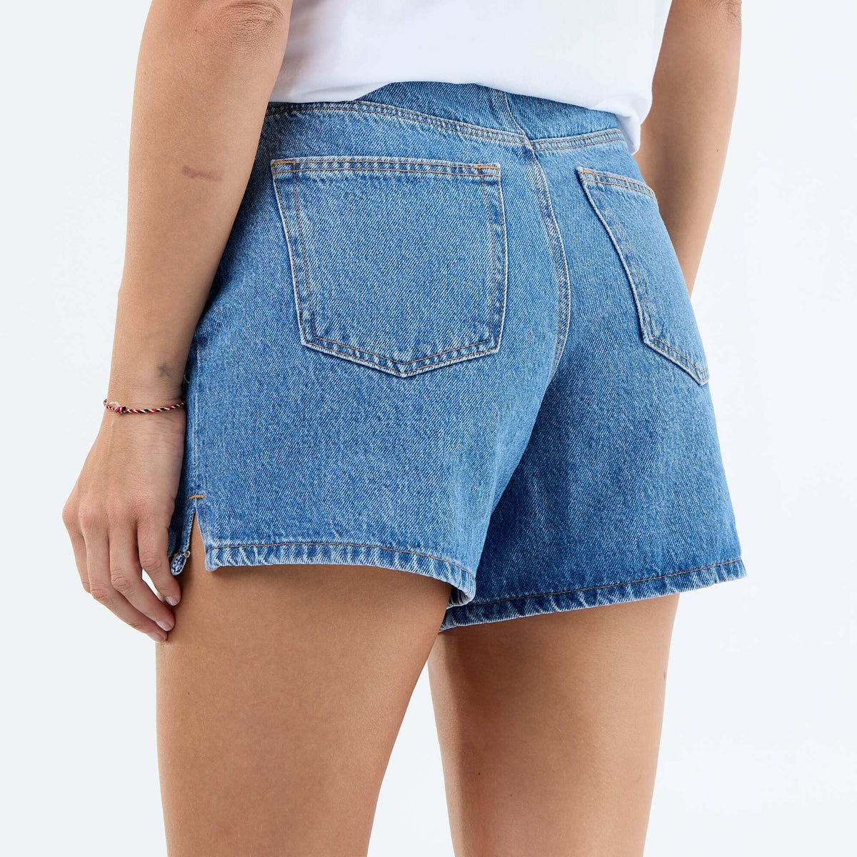 Short denim avec motifs brodés BLEU
