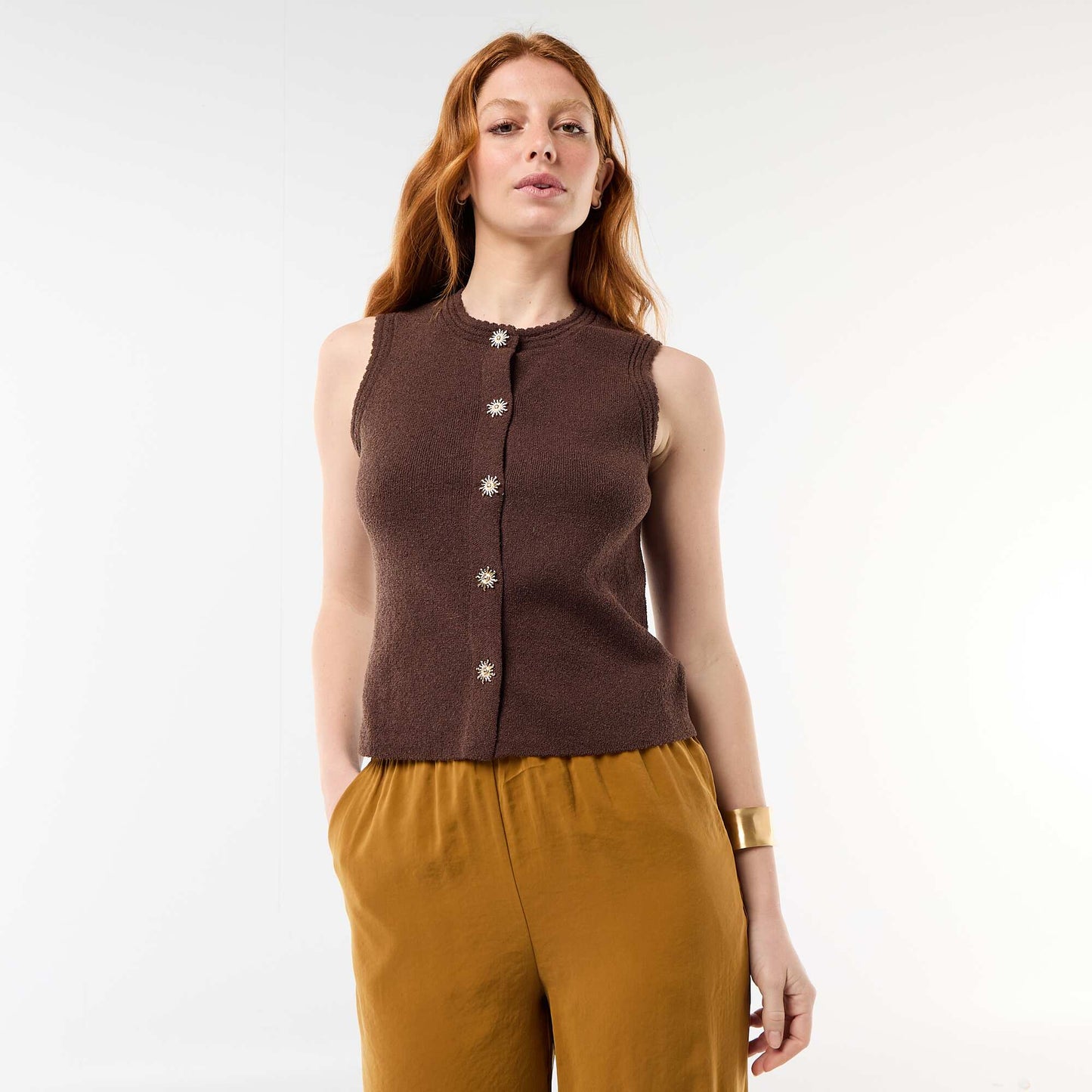 Top sans manches avec boutons dorés MARRON