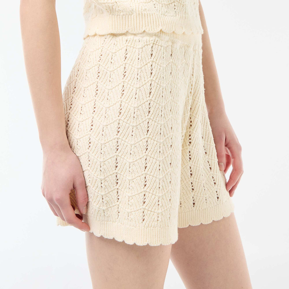 Short large en crochet BEIGE