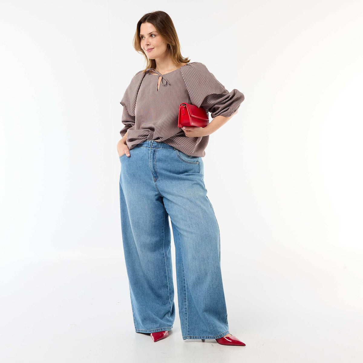 Blouse fluide à manches longues et large volant au col MARRON