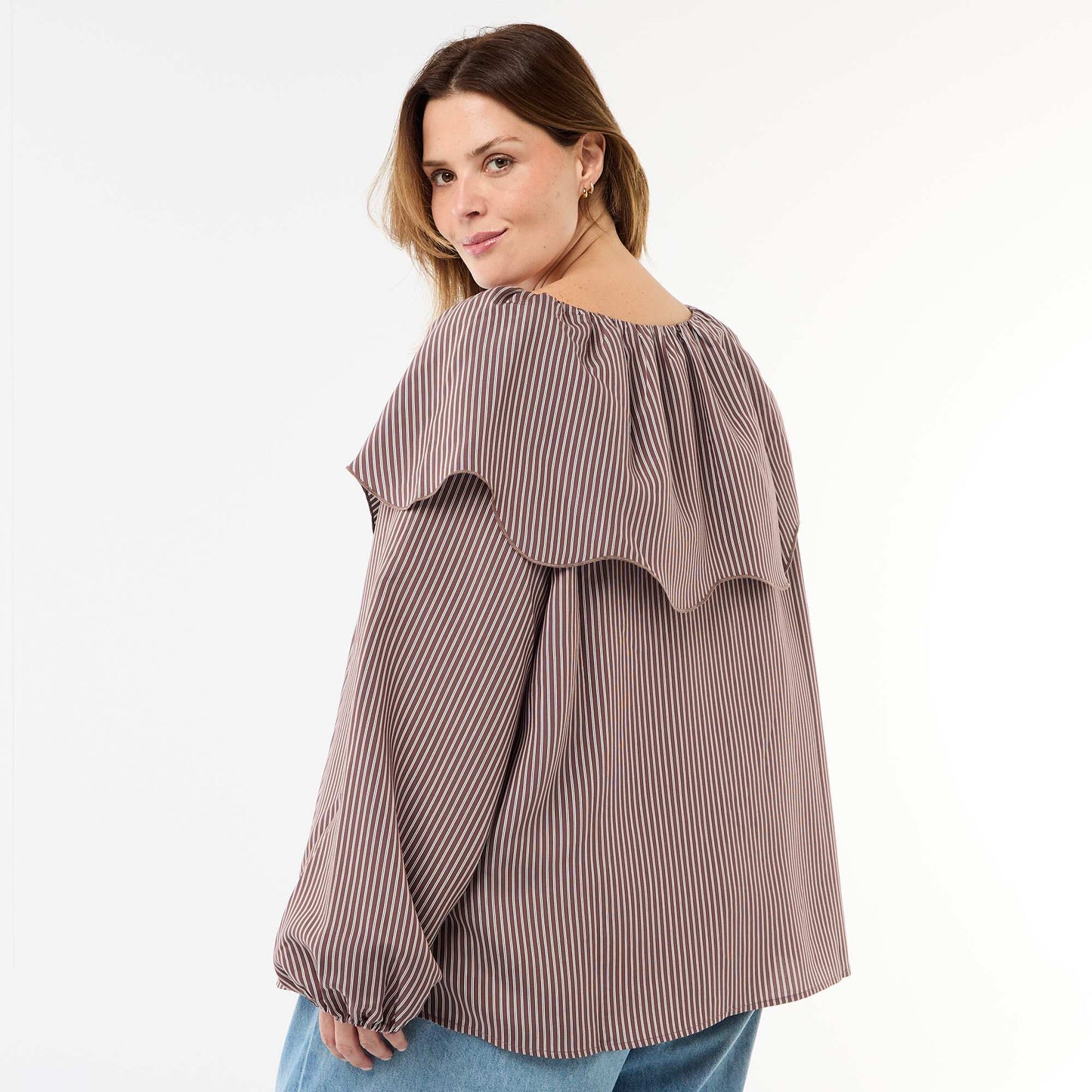 Blouse fluide à manches longues et large volant au col MARRON