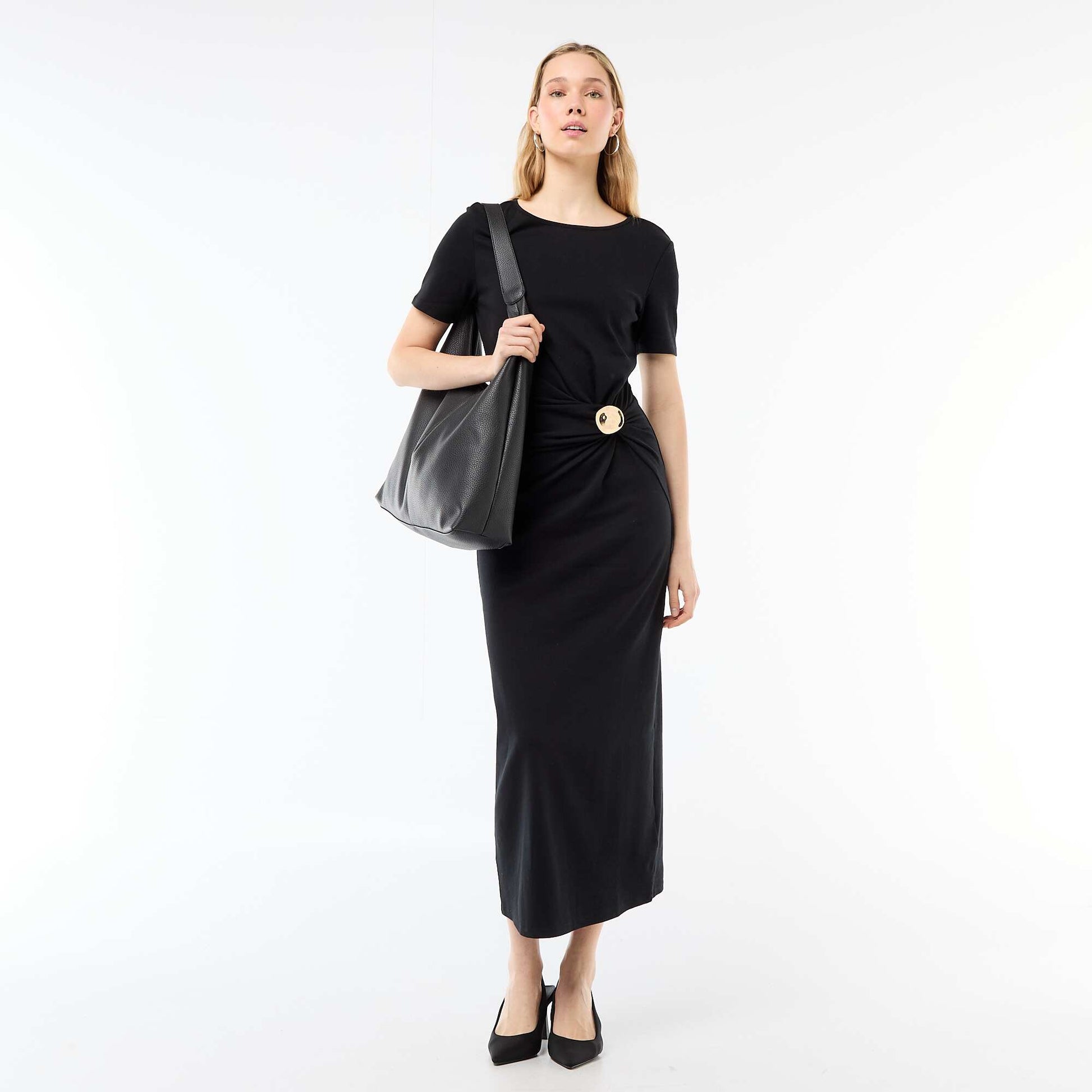 Robe longue coupe drapée avec bijou NOIR