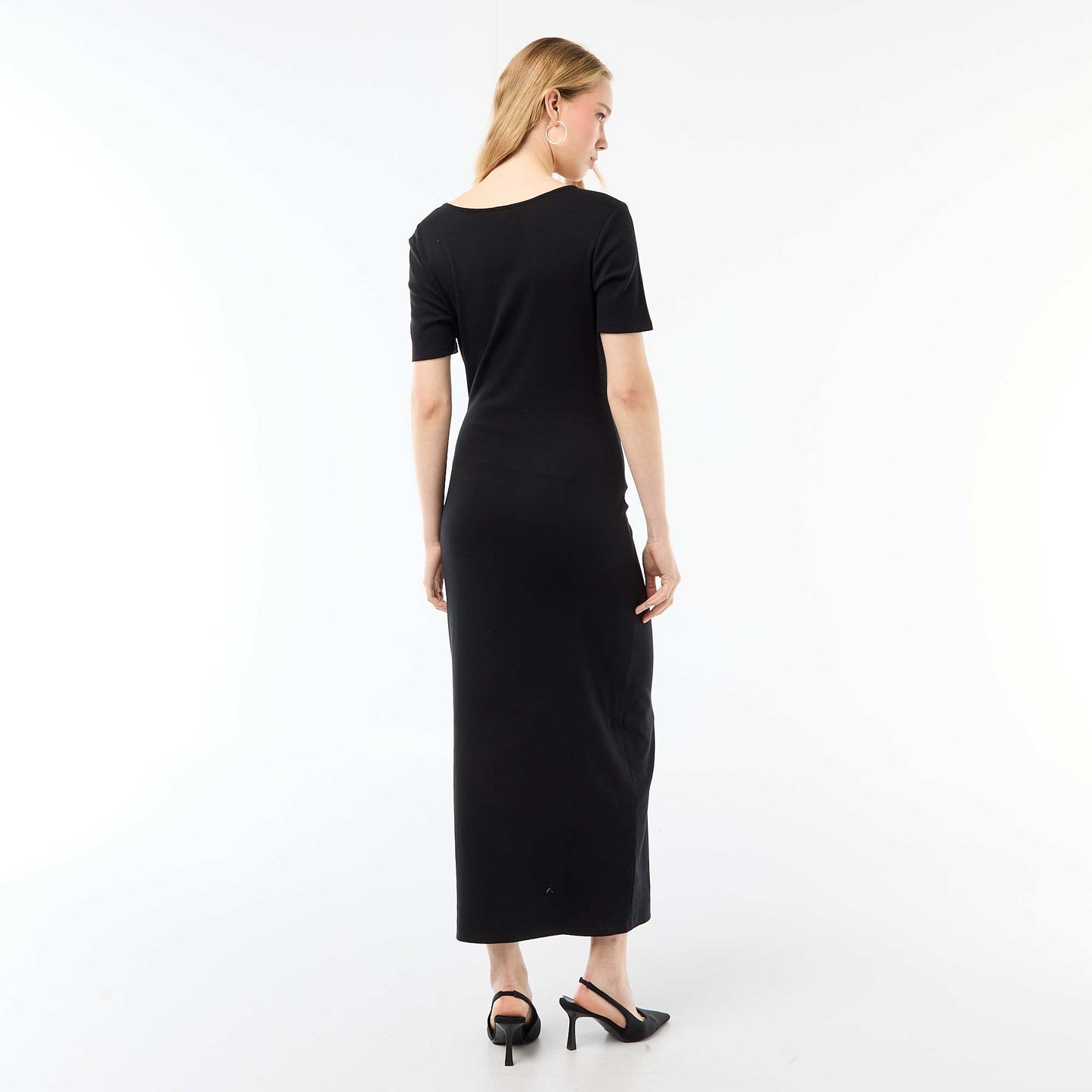 Robe longue coupe drapée avec bijou NOIR