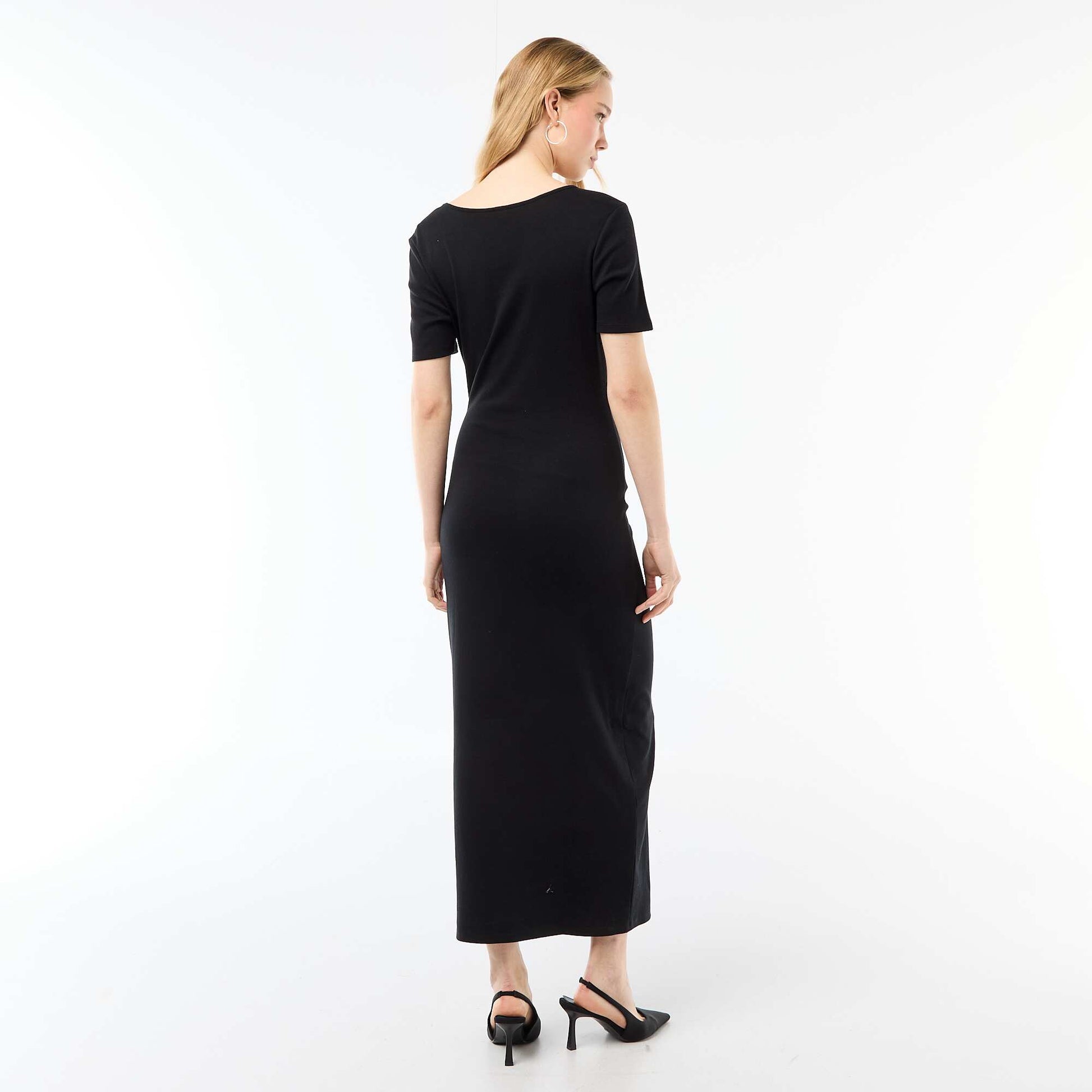 Robe longue coupe drapée avec bijou NOIR