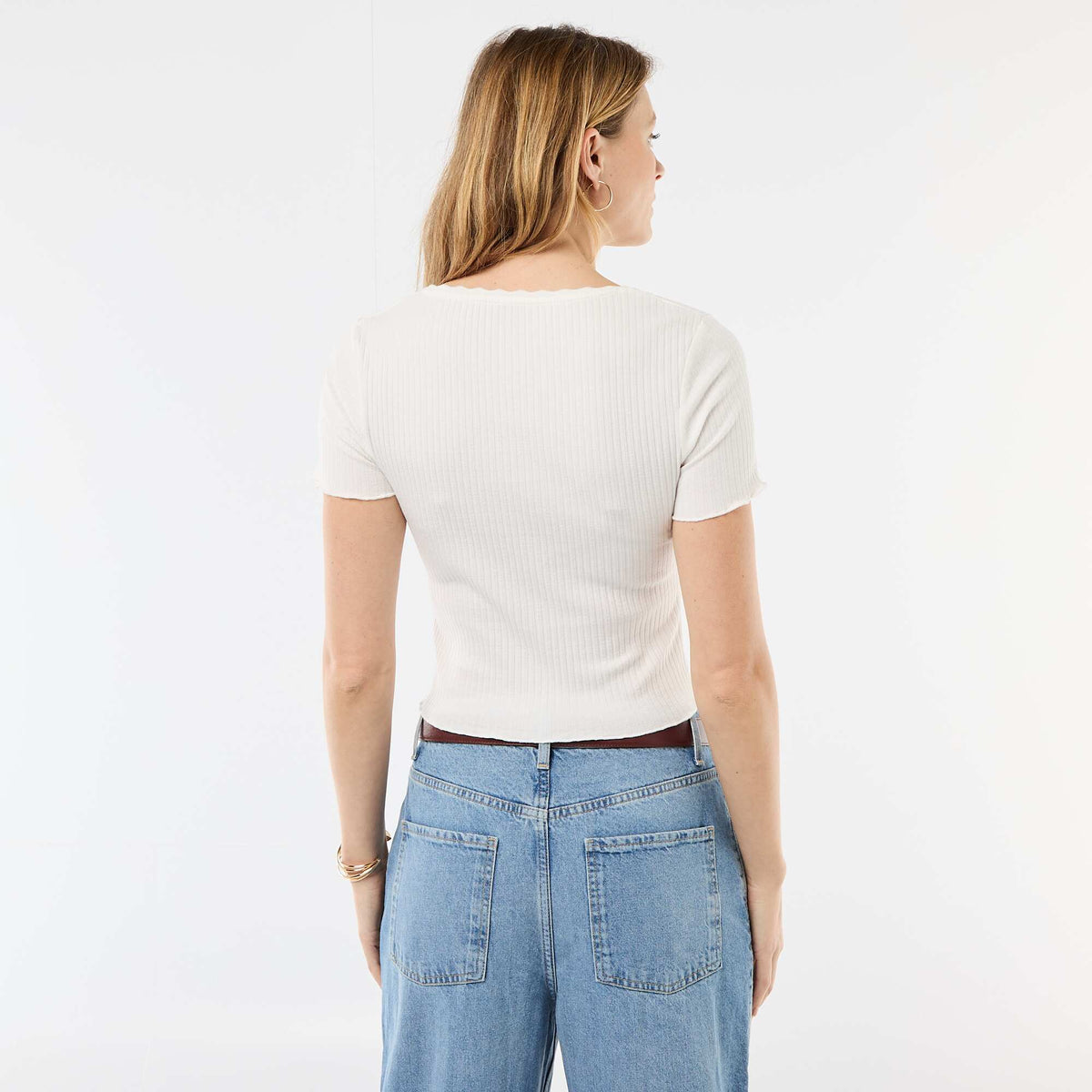 T-shirt côtelé à manches courtes avec volants BLANC