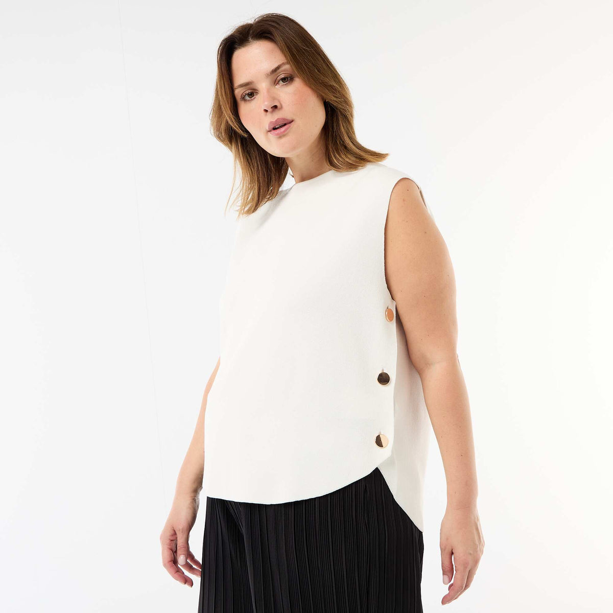 Pull sans manches avec boutons dorés sur côté CRèME