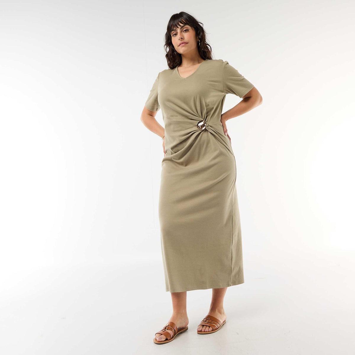 Robe longue plissé avec bijou doré VERT