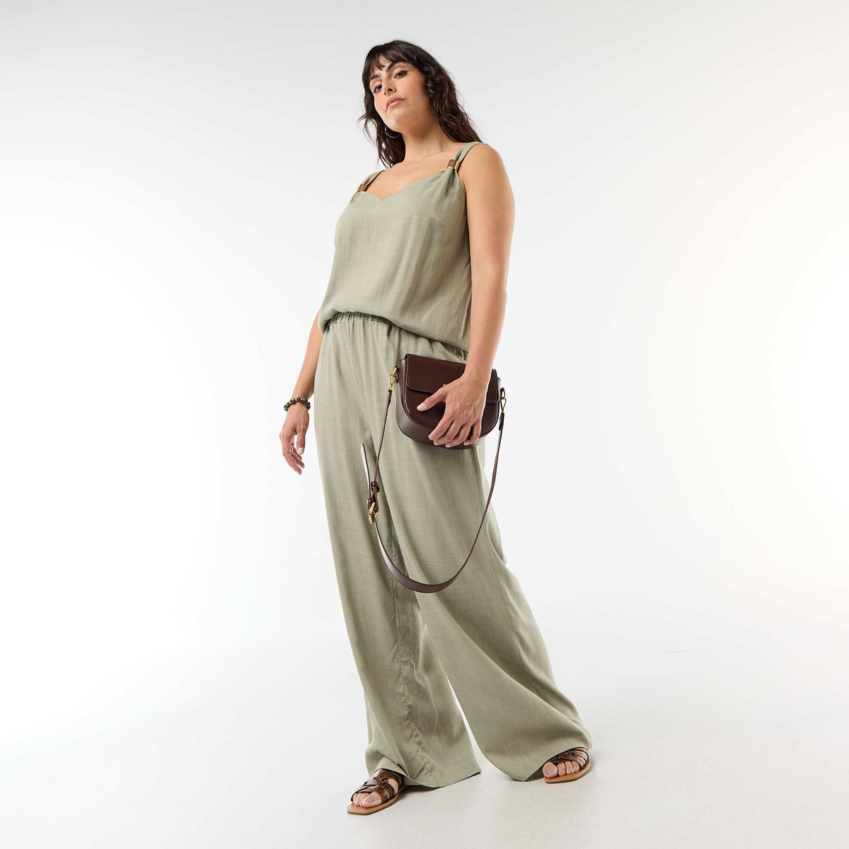 Top fluide en lin mélangé avec bijoux dorés VERT