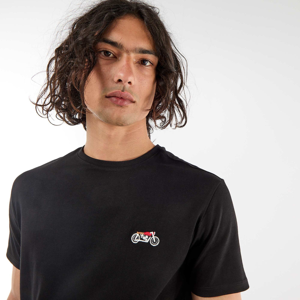 T-shirt uni à manches courtes avec broderie NOIR