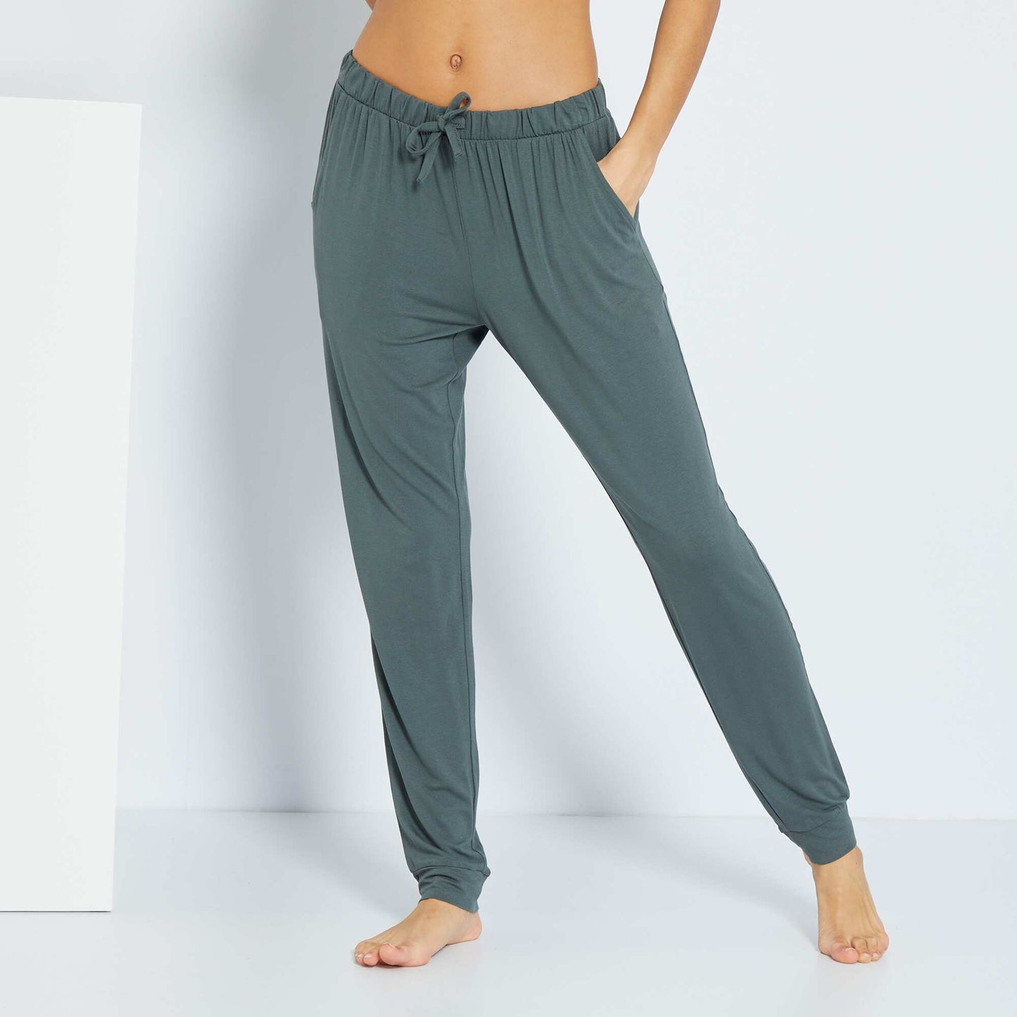 Pantalon de nuit fluide vert grisé