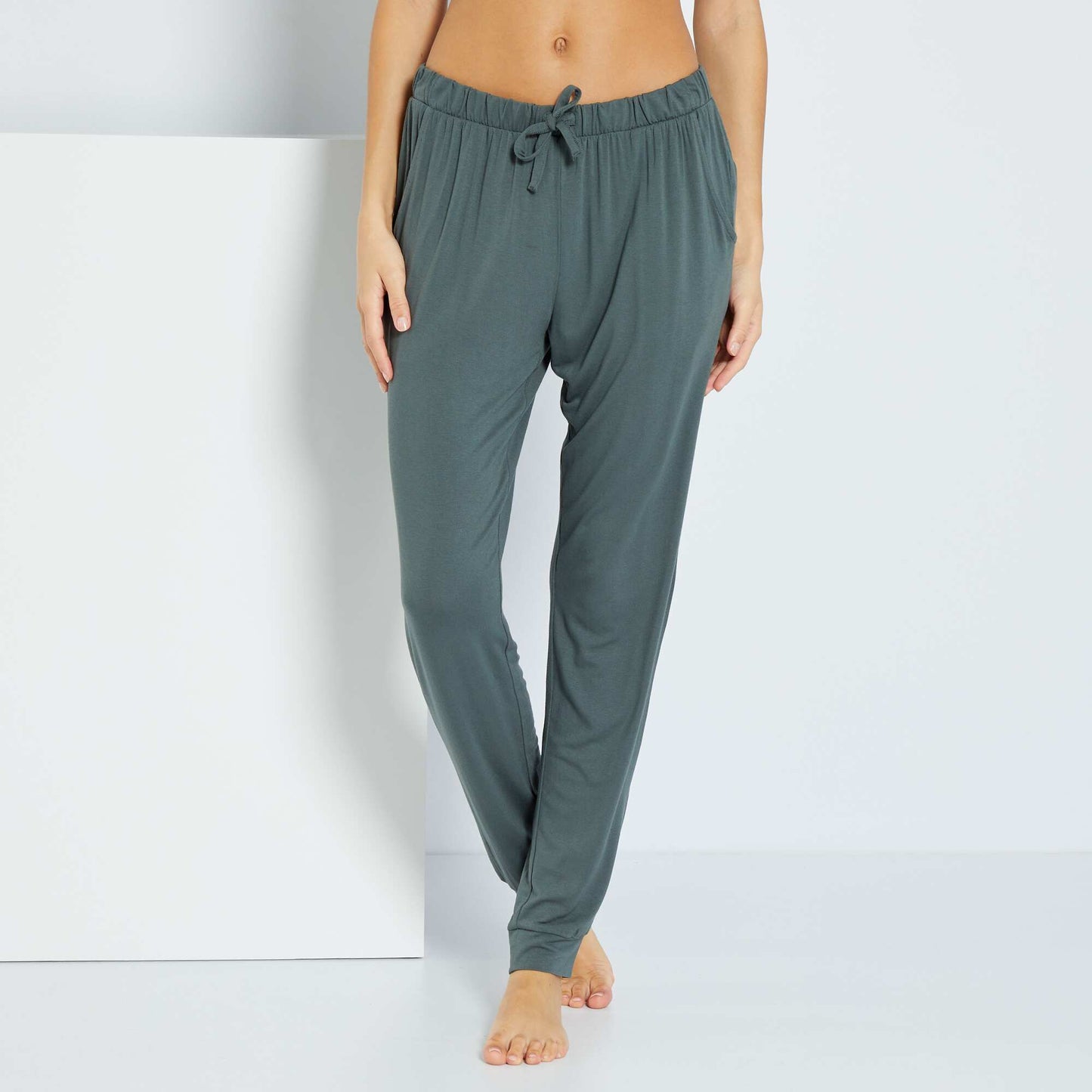 Pantalon de nuit fluide vert grisé