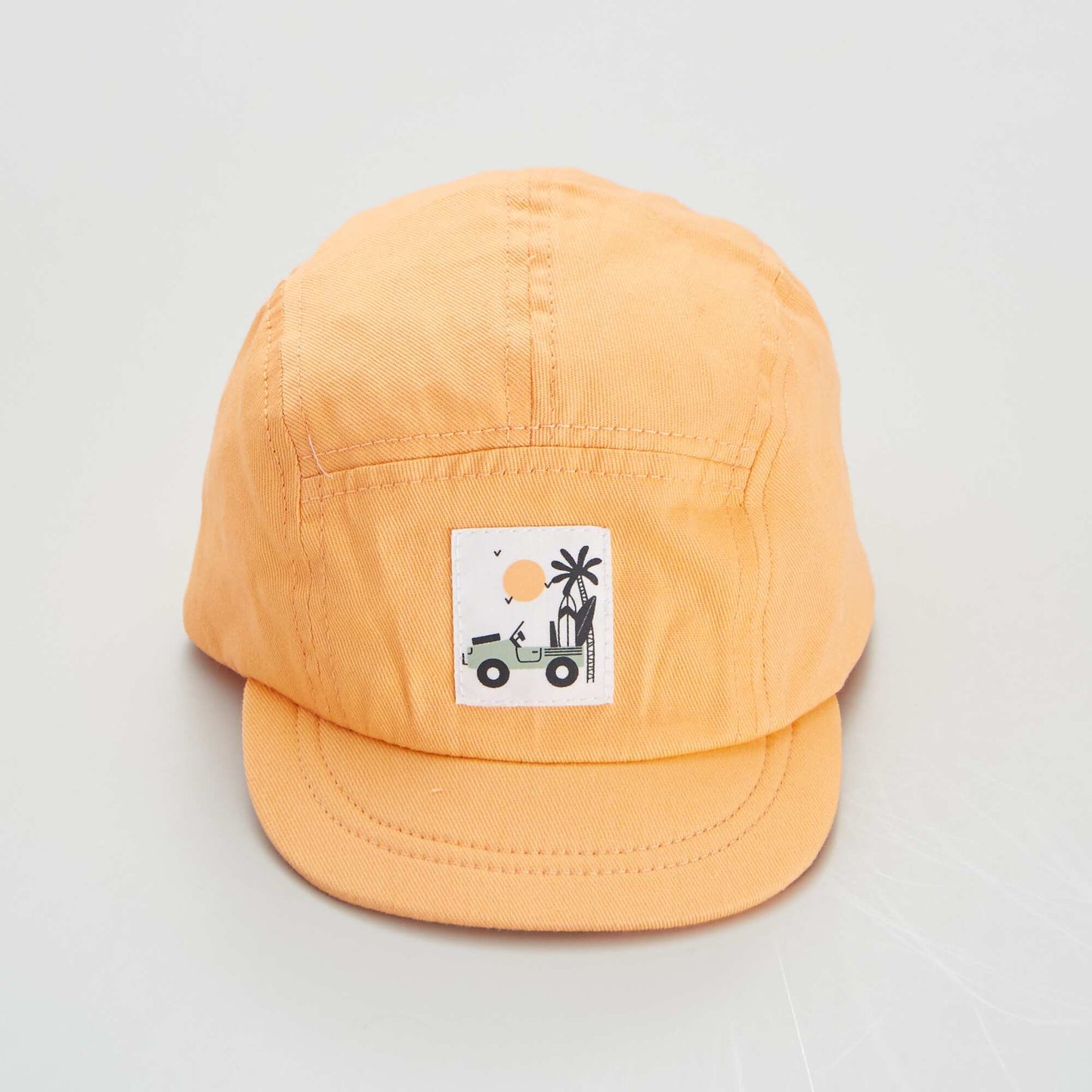 Casquette avec écusson orange abricot