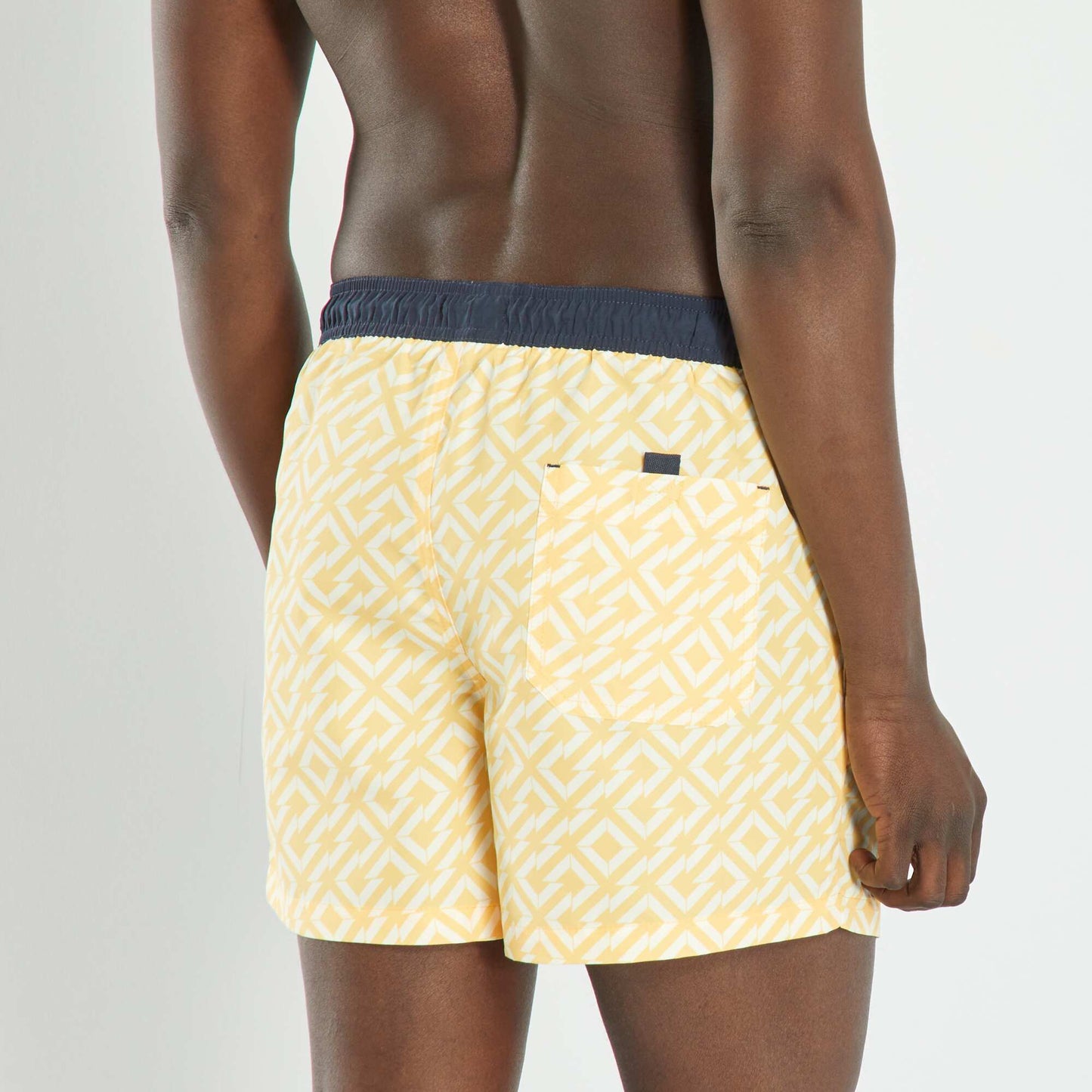 Short de bain avec motifs géométrique Jaune